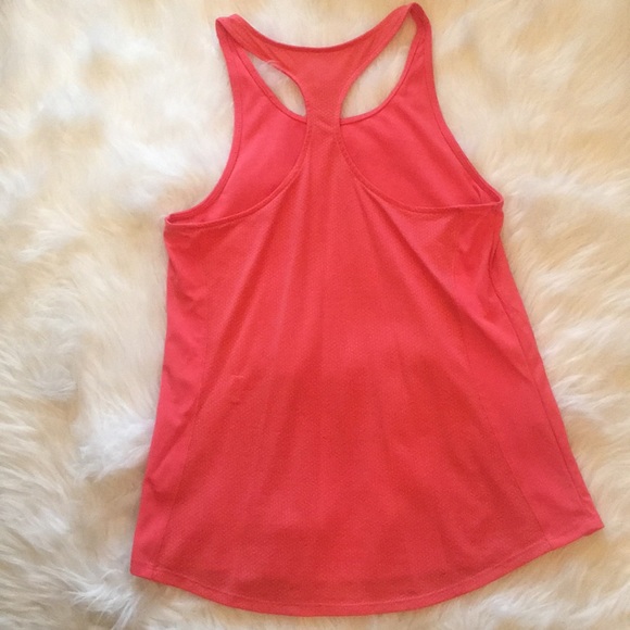 Layer 8  Quick Dry Workout Tank in Medium - Picture 8 of 9